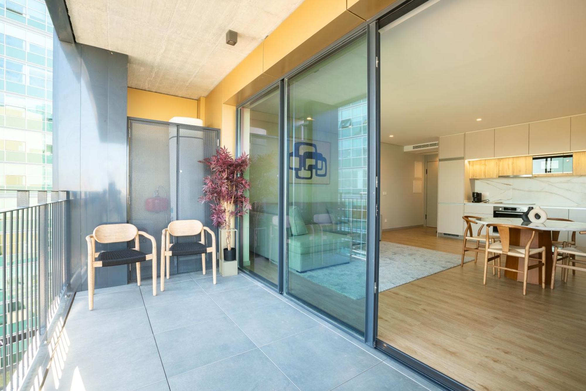 Ferienwohnung Brand New Luxurious Ap T2 - Amazing View- With Garage Vila Nova de Gaia Exterior foto